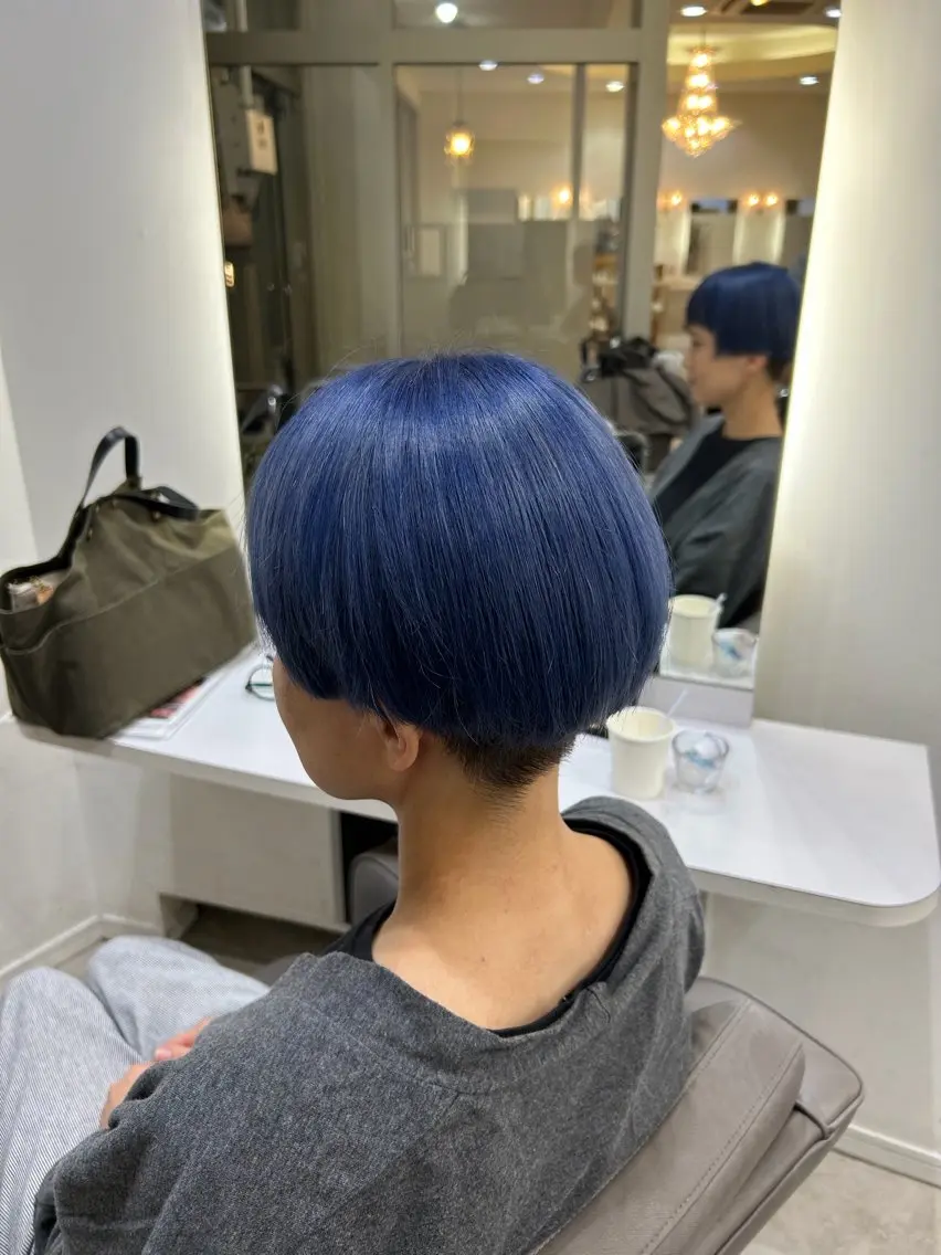 ショート カラー ブリーチ ブルーカラー ラベンダーカラー ヘアカラー hina duulのヘアスタイル