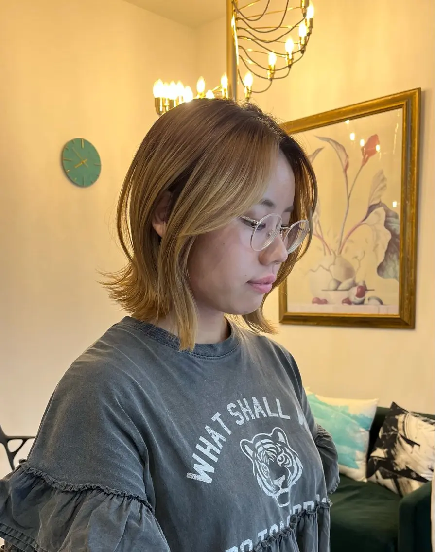 ミディアム ボブ 外ハネヘア 吉田 琴羽のヘアスタイル