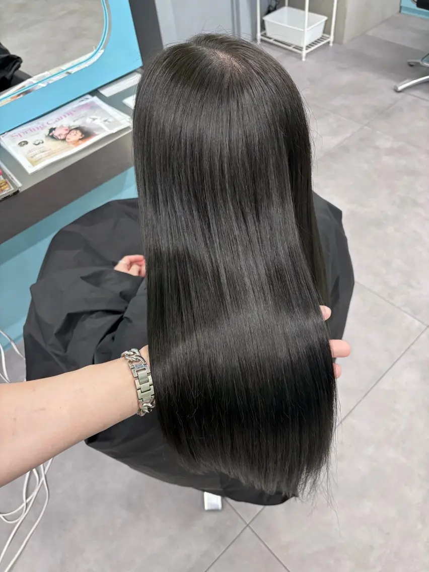 ロング 切りっぱなしボブ ボブ 顔まわりレイヤー 顔周りカット 髪質改善 kyon🎀 透明感カラー/西梅田のヘアスタイル