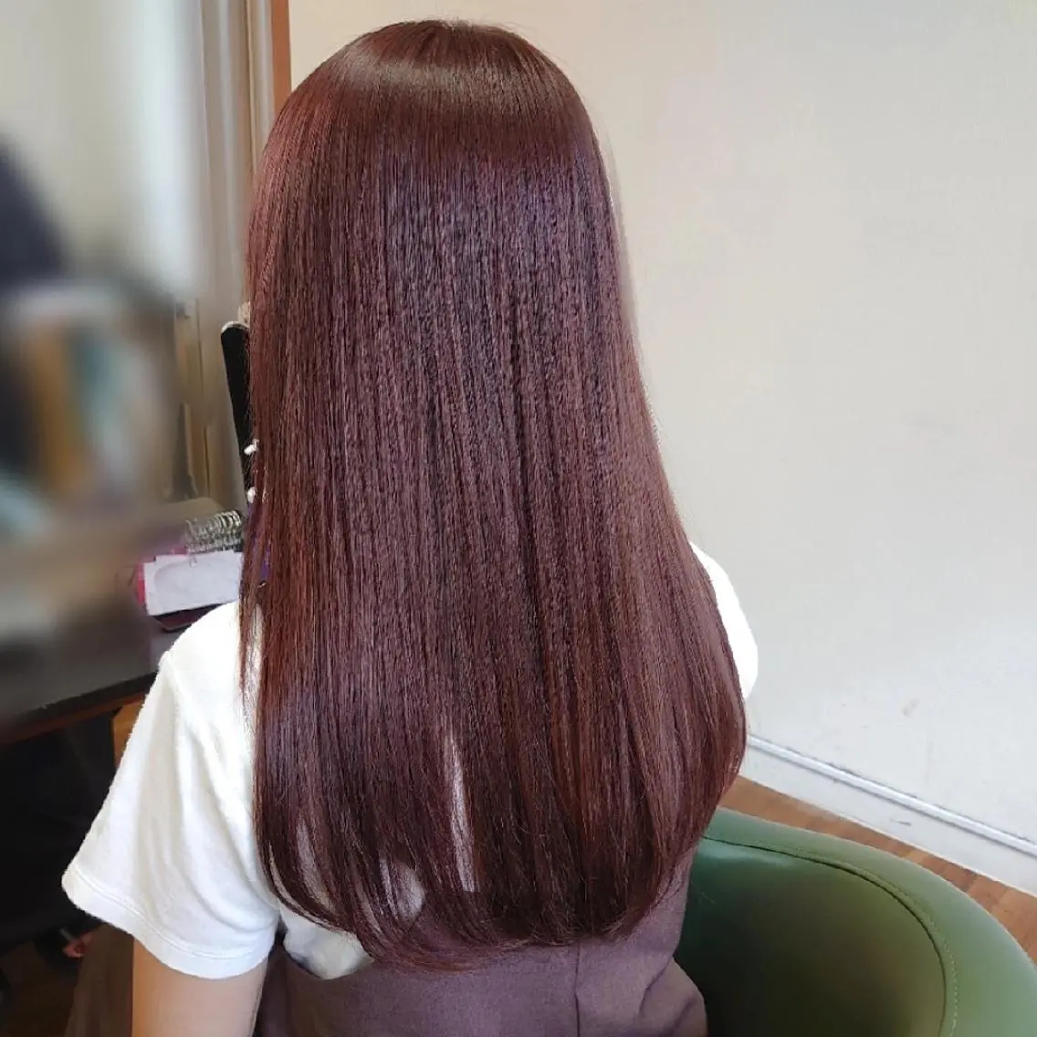 目の前で調合するオーダーメイドカラー、暖色系もOK&カスタマイズ美髪トリートメントの写真