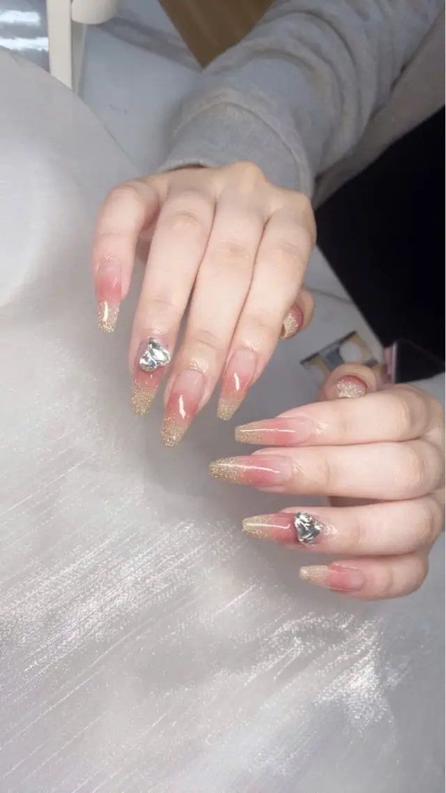 ネイル フレンチネイル グラデーション キラキラネイル 韓国ネイル マグネットネイル ハンドネイル ハンドケア Hara Nail 【持ち込みOK】のネイルデザイン
