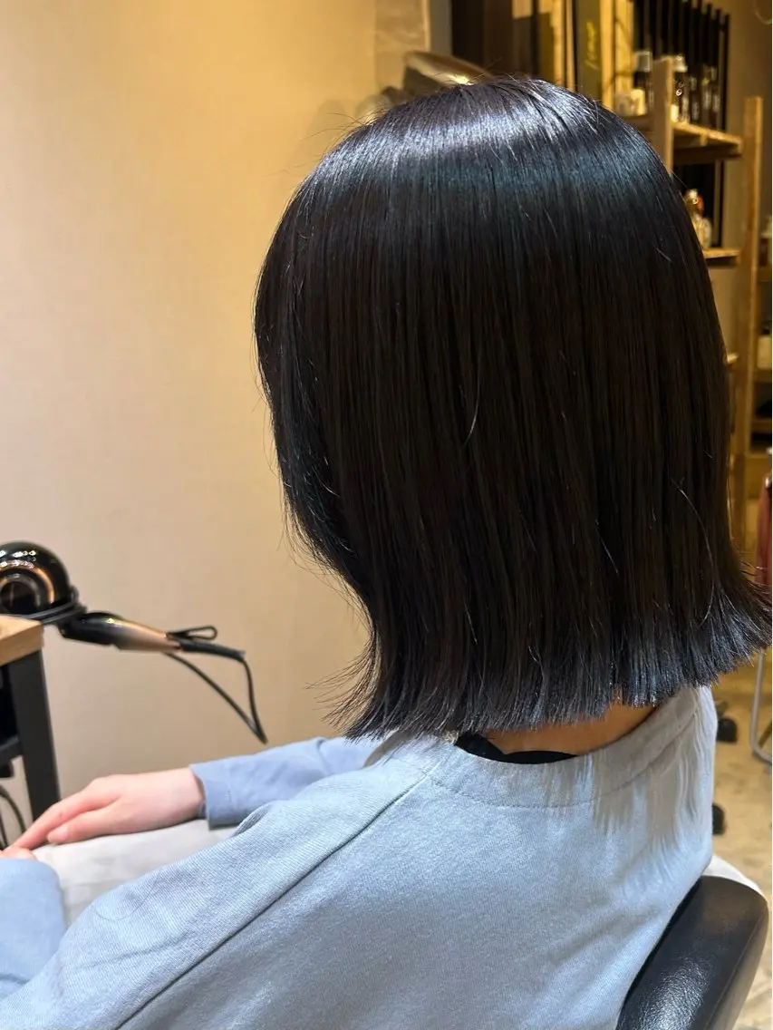 ショート カラー 切りっぱなしボブ 黒髪 ブルーカラー ブルーブラック 透明感カラー 北原 紗希のヘアスタイル