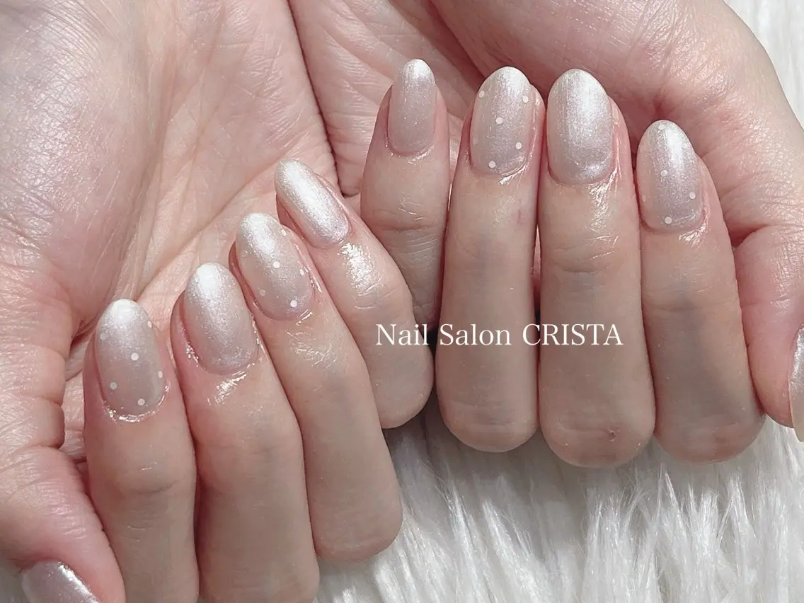 ネイル ドット ホワイト ハンドネイル CRISTA💠 ヒナタのネイルデザイン