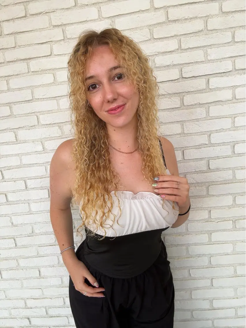 ロング パーマ スパイラルパーマ パーマ Lisa English OKのヘアスタイル