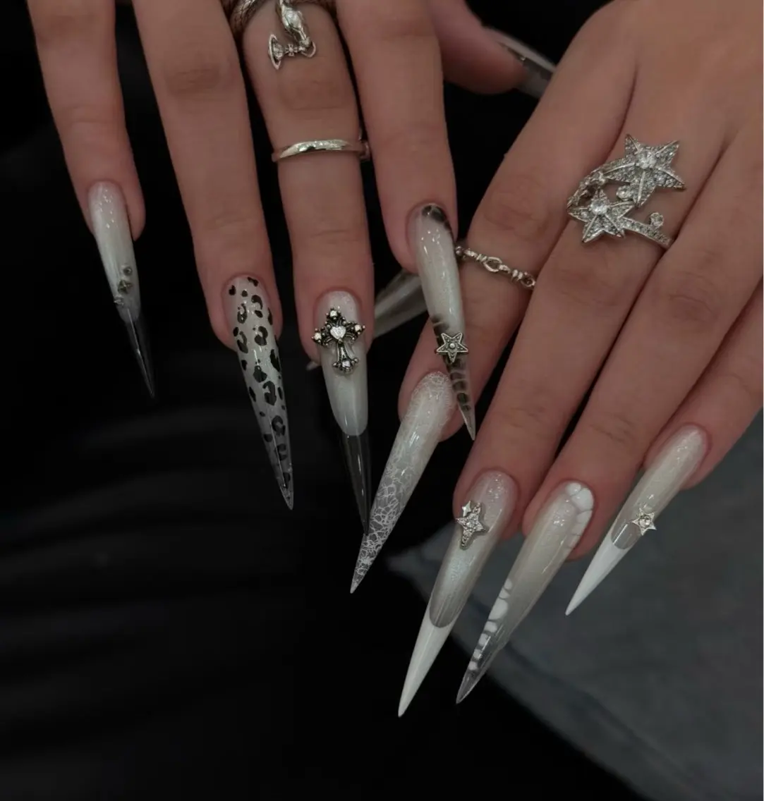 ネイル ガーリー キラキラネイル 韓国ネイル ロングネイル シンプルネイル ハンドネイル 🦊Genie🦊 Mika Nailsのネイルデザイン