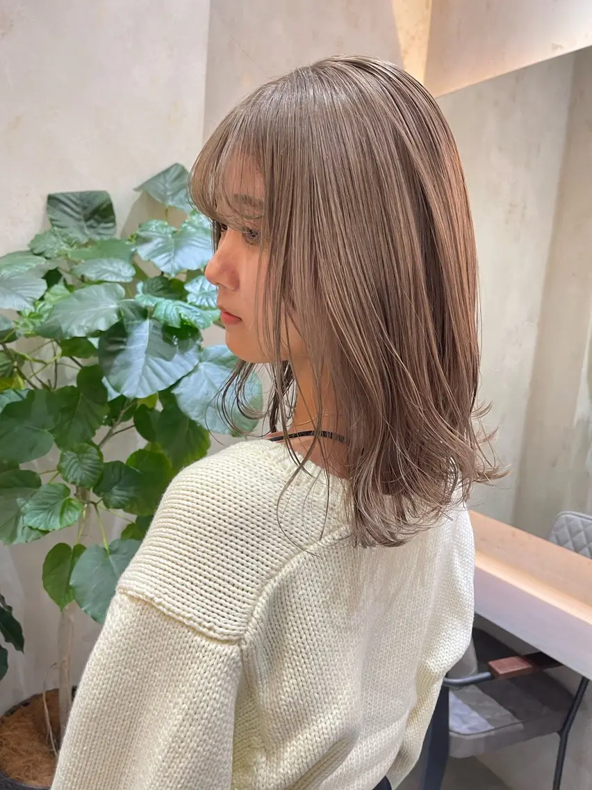 ミディアム カラー ベージュカラー ブリーチ カット ヘアカラー トリートメント ブリーチ特化 梅田本多翔のヘアスタイル