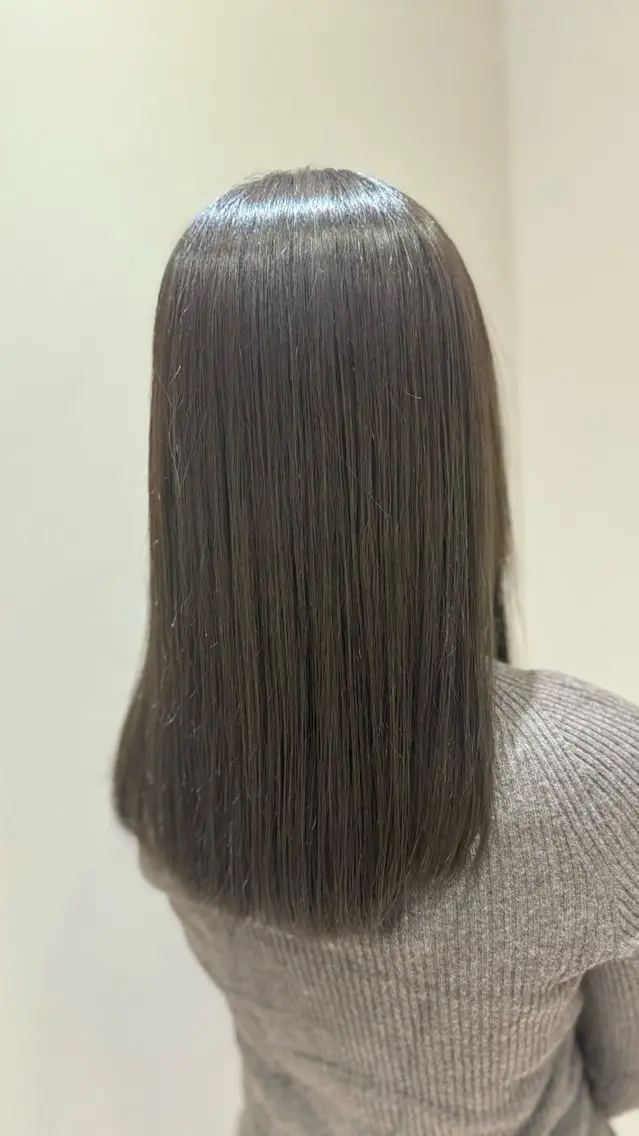 セミロング カラー アッシュ 透明感カラー 髪質改善 トリートメント カット ヘアカラー トリートメント 髙橋 誉英のヘアスタイル