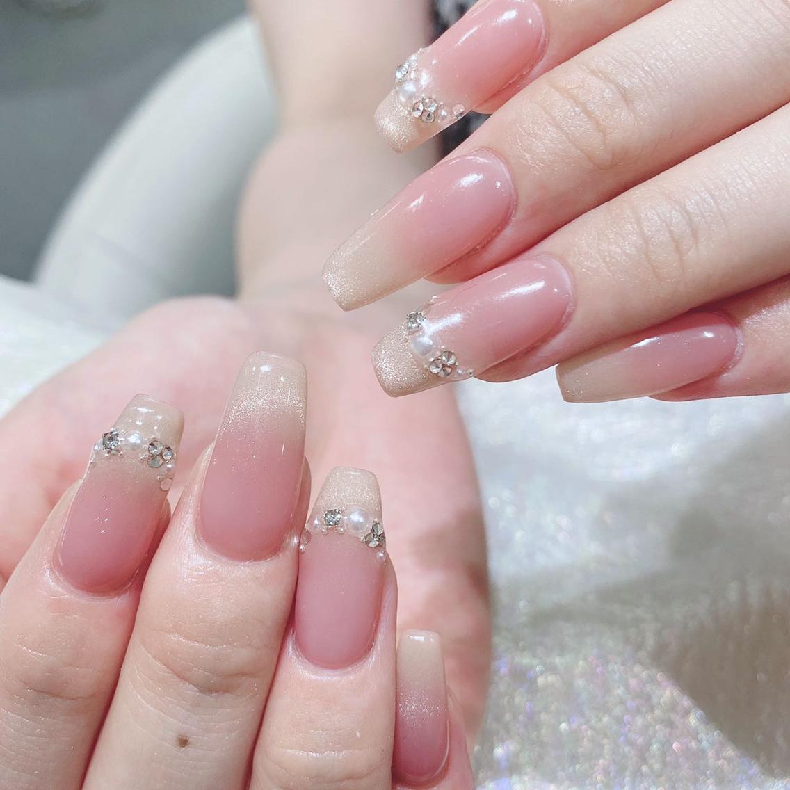 ネイル チークネイル ジェルネイル キラキラネイル マグネットネイル 持ち込み ハンドネイル Queens テイのネイルデザイン