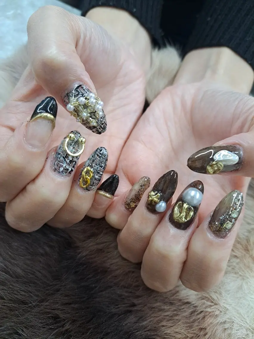 ネイル ゴージャス jewelry & nailecxia のネイルデザイン