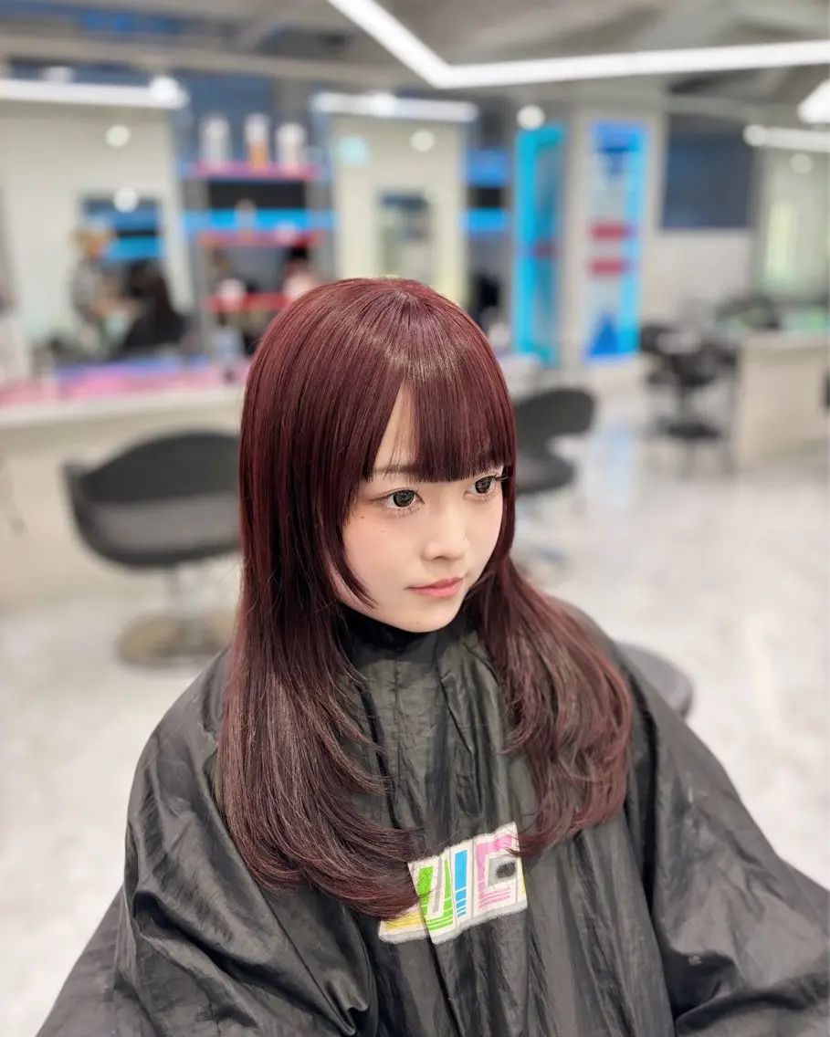 ミディアム カット ヘアカラー 🩵色落ち可愛い 寒色カラー🩵のヘアスタイル