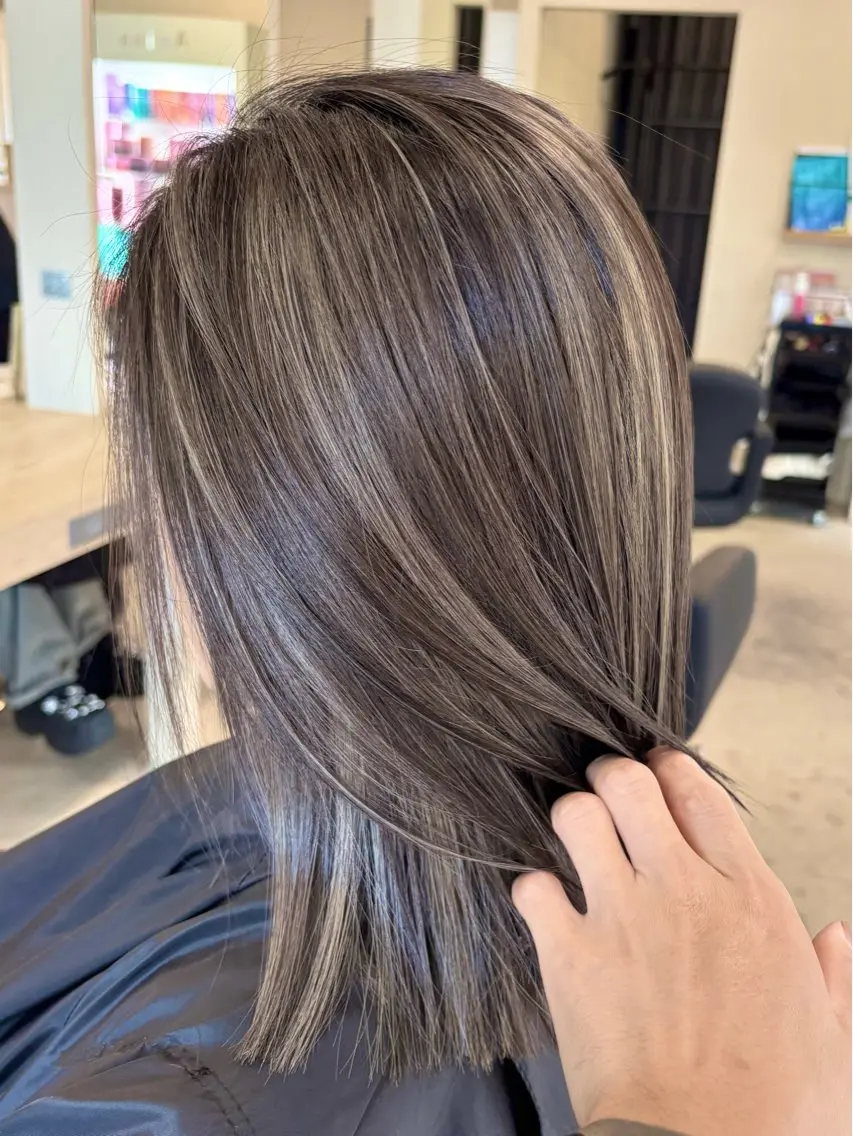 カラー ブリーチ ハイライトカラー HIRO ✂︎のヘアスタイル