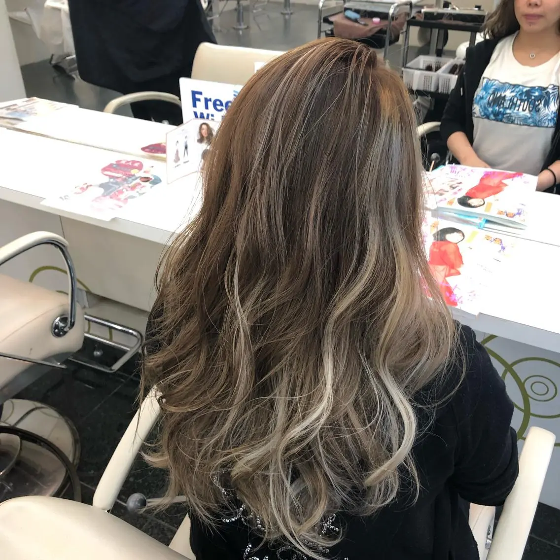 【ヘアカラーリング】ハイライトカラー+ウル艶❤️トリートメントの写真
