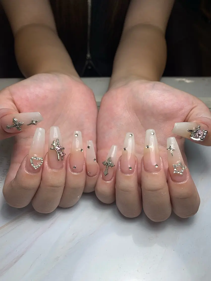 ネイル フレンチネイル ジェルネイル 韓国ネイル マグネットネイル マグネットフレンチ akina nailsのネイルデザイン