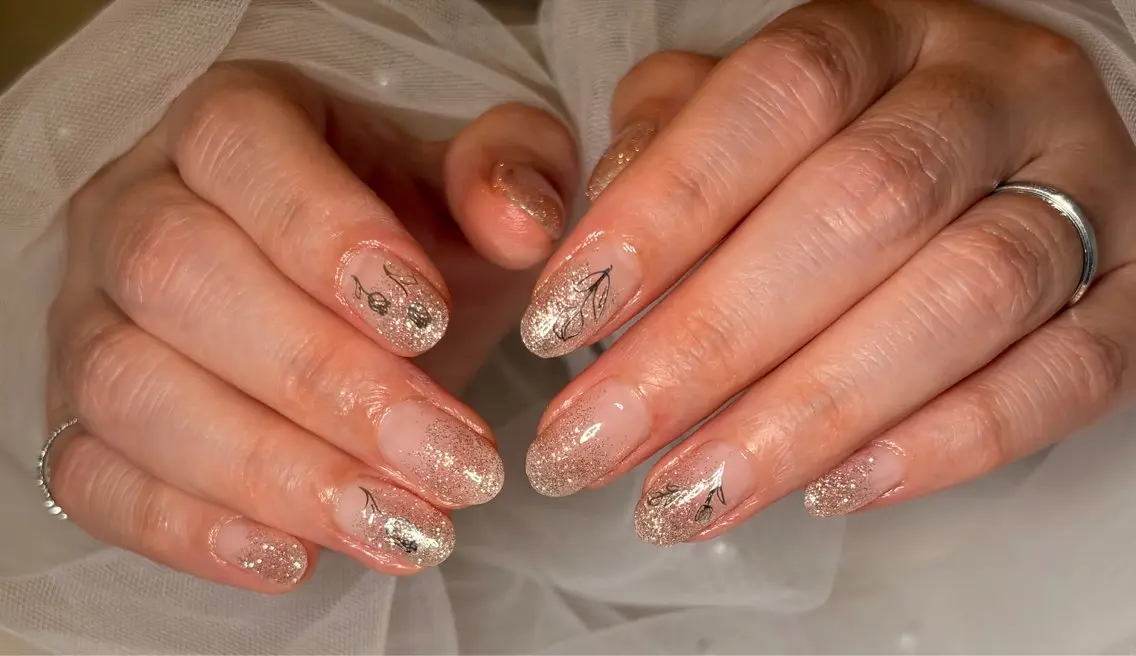 ネイル フラッシュネイル グラデーション 韓国ネイル シルバー ハンドネイル NellyNail *̩̩̥ あおい🌷のネイルデザイン