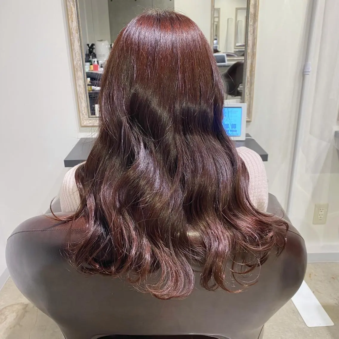 ロング カラー 根本 真奈のヘアスタイル