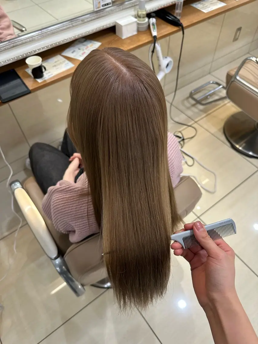 ロング ヘアカラー 横浜⭐️ブリーチ モデル💫あみ💫のヘアスタイル