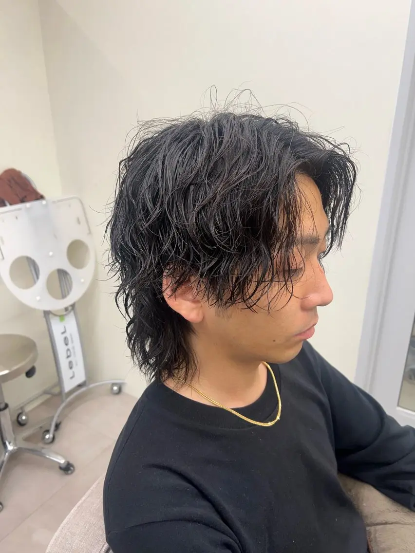 ミディアム メンズ ミディアムパーマ メンズパーマ メンズ レイヤー ウルフ 弓木啓輔のヘアスタイル