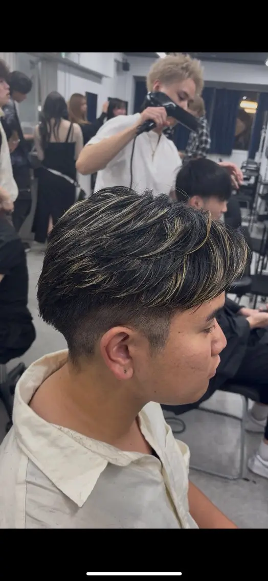 カラー メンズ センターパート フェザーパーマ メンズハイライト メンズメッシュ マッシュ センターパート/フェ ザー🔥SHUYAのヘアスタイル