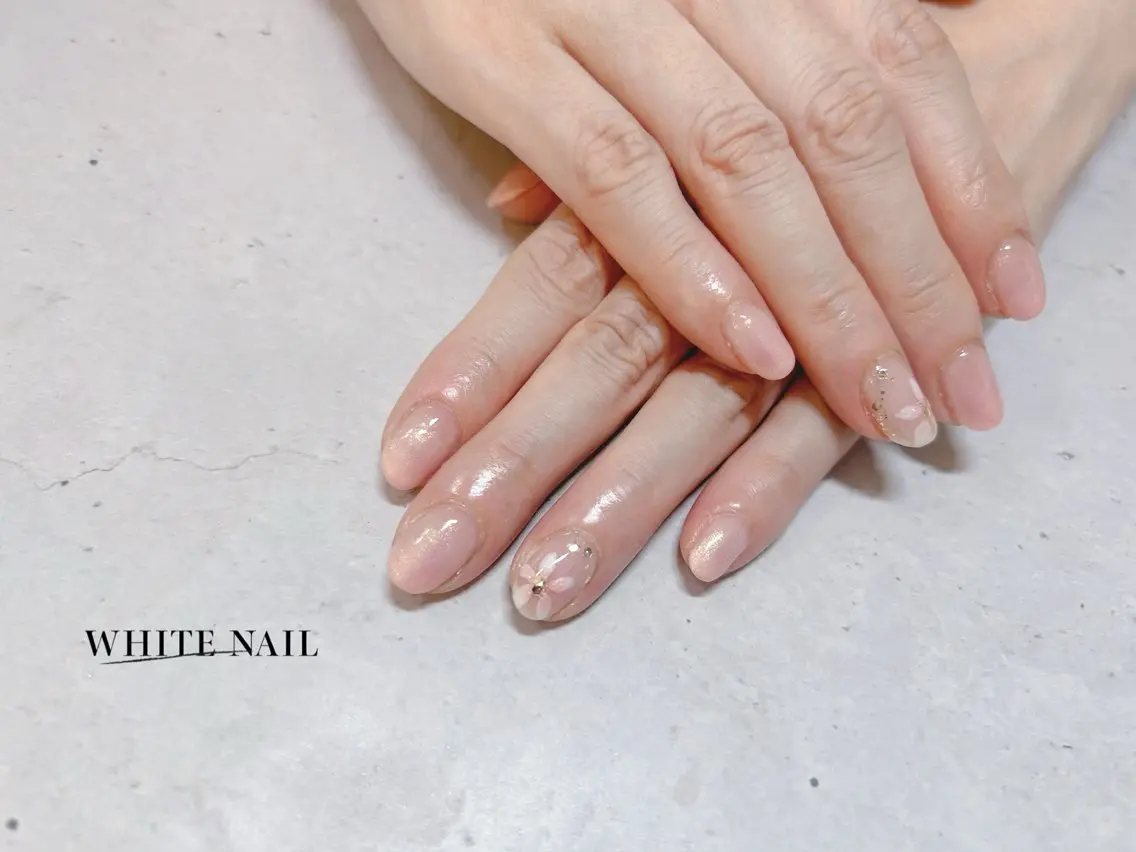 ネイル シンプルネイル ハンドネイル WHITE NAIL ホワイトネイルのネイルデザイン