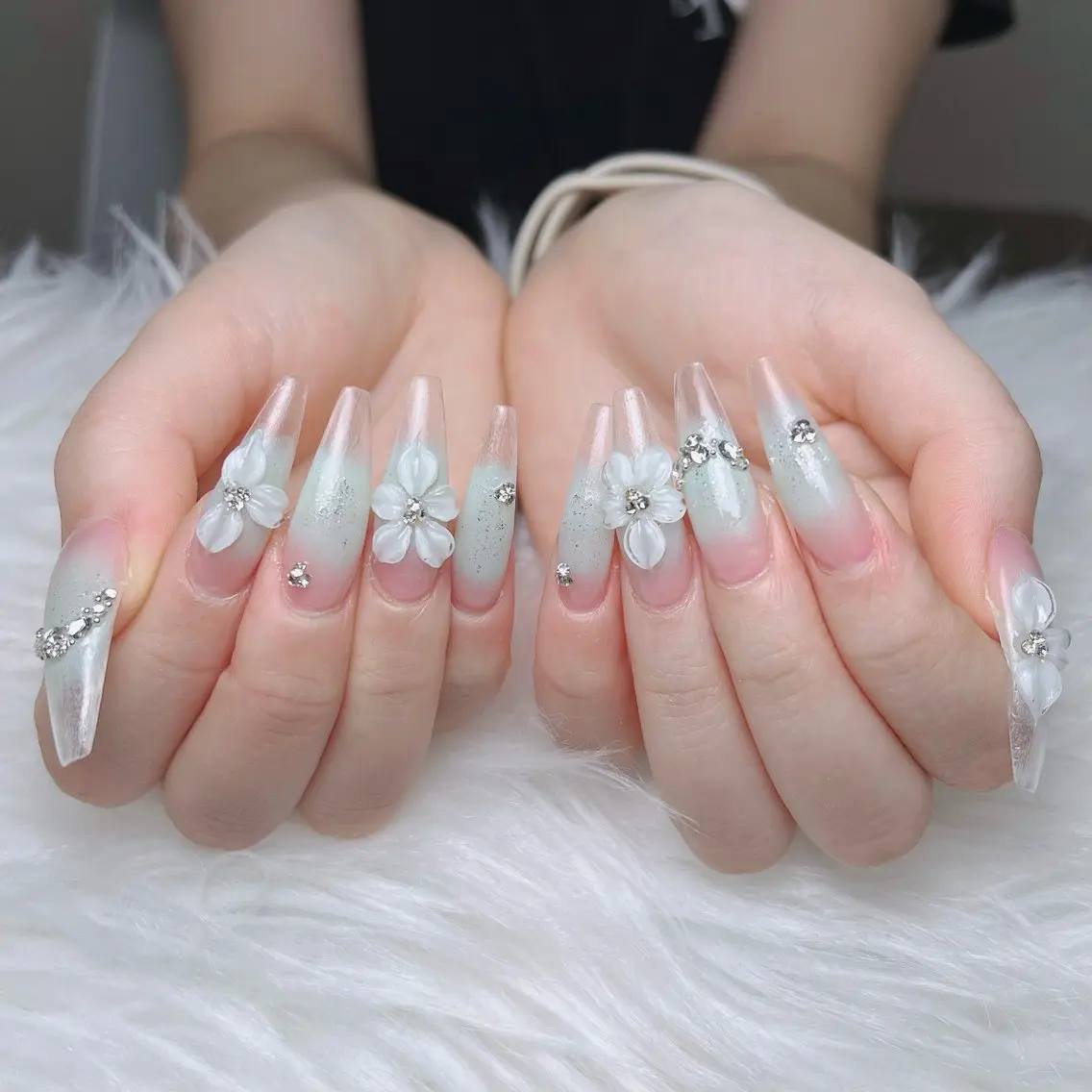 ネイル アートネイル オーロラネイル フレンチネイル ジェルネイル グラデーション ハンドネイル Sora  Nail Studioのネイルデザイン