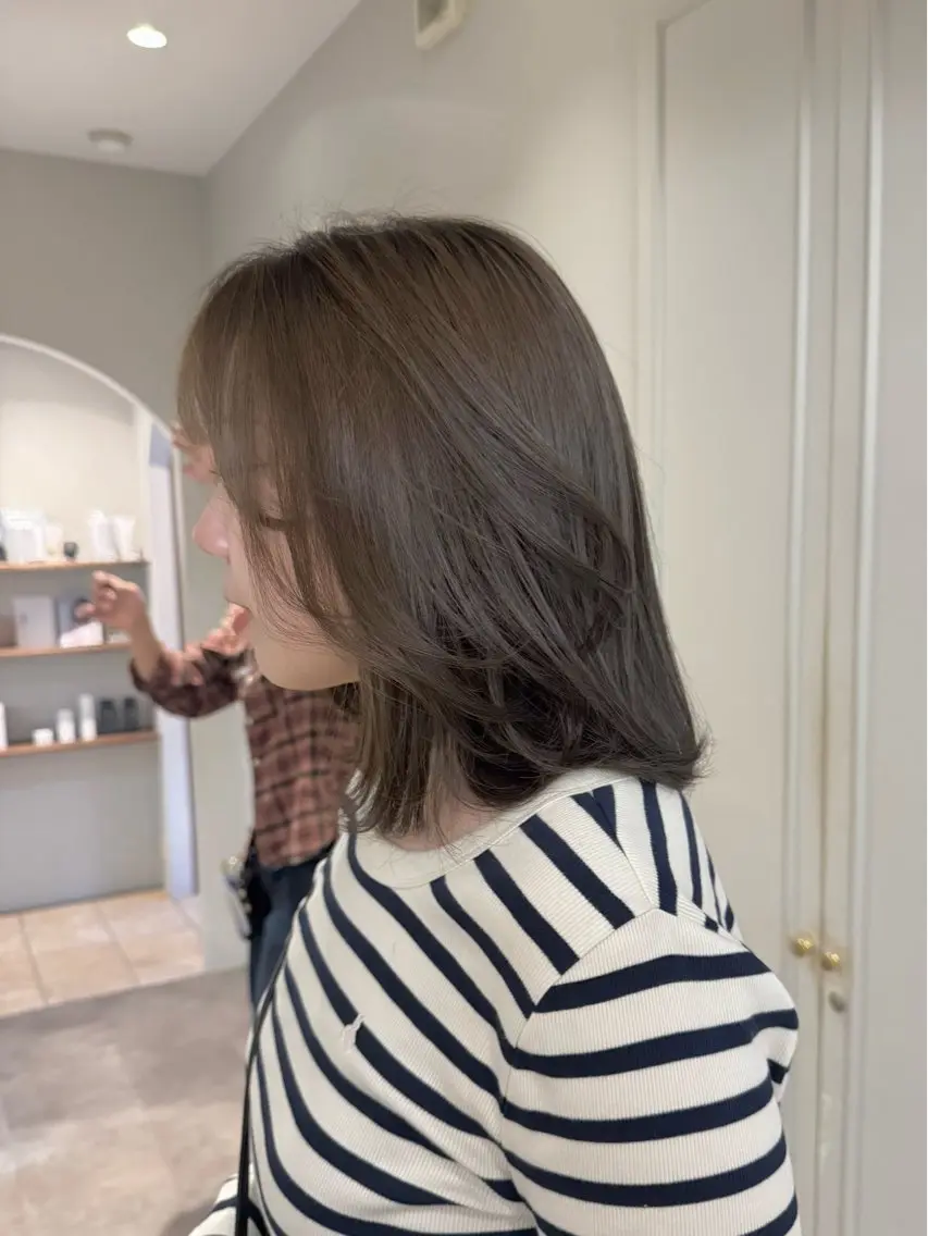 カラー グレージュ 透明感ある艶カラー / KAKOのヘアスタイル