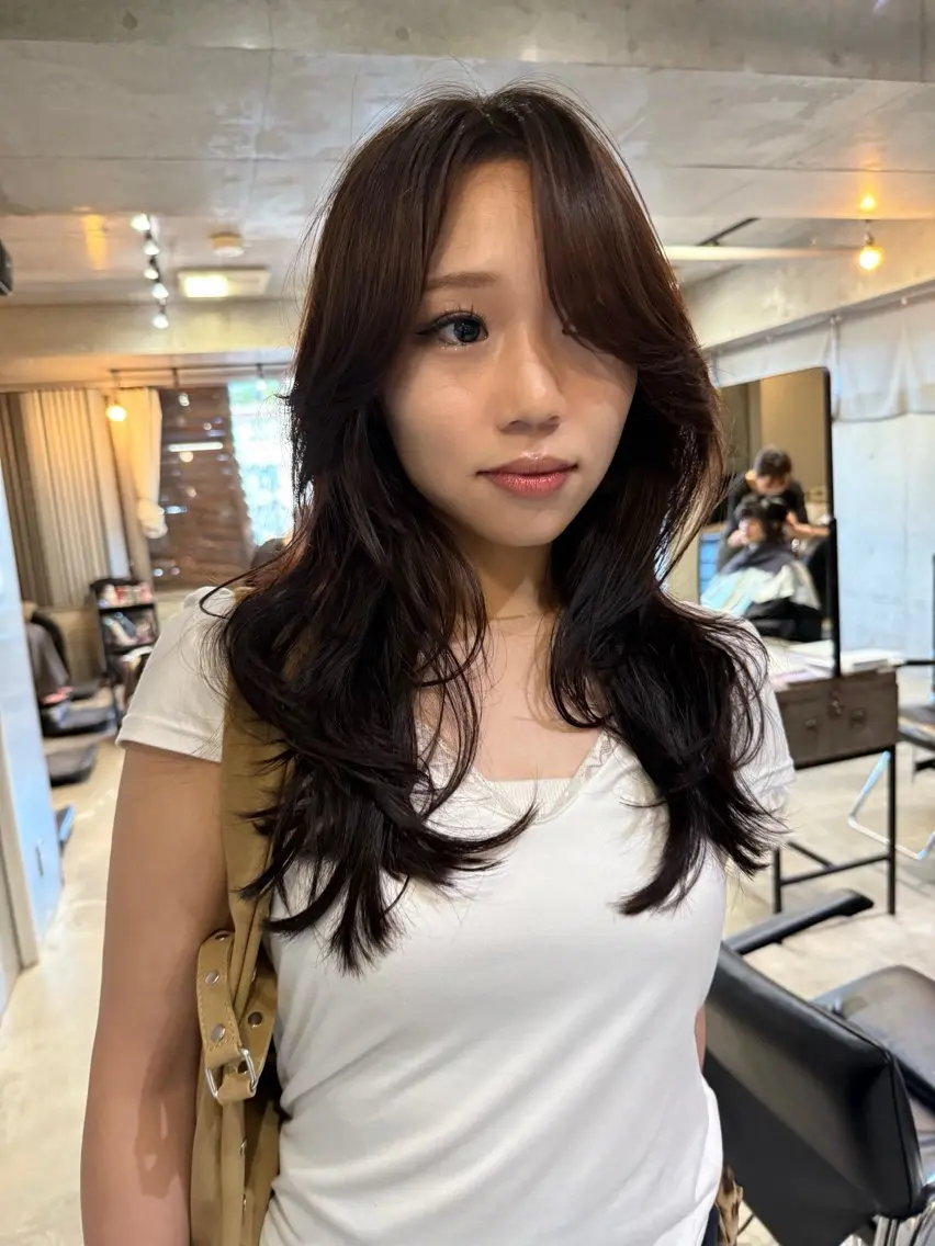 セミロング くびれヘア 顔まわりレイヤー 韓国風ヘア くびれレイヤー レイヤーカット カット ヘアカラー レイヤーカット\ウル フ chinatsuのヘアスタイル