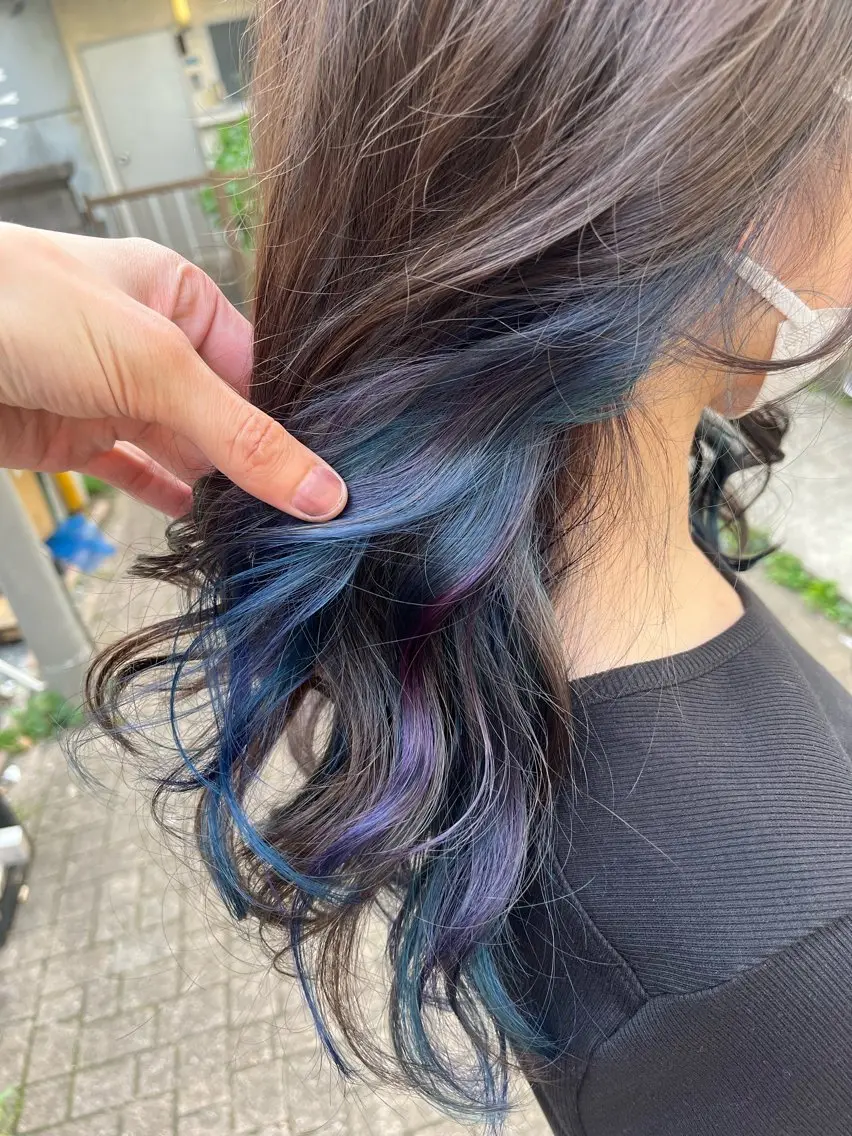 ロング カラー ブリーチ イヤリングカラー インナーカラー ユニコーンカラー 卒業式のヘアスタイル カット ヘアカラー トリートメント 原宿サロン代表 デザインカラー伊藤卓のヘアスタイル