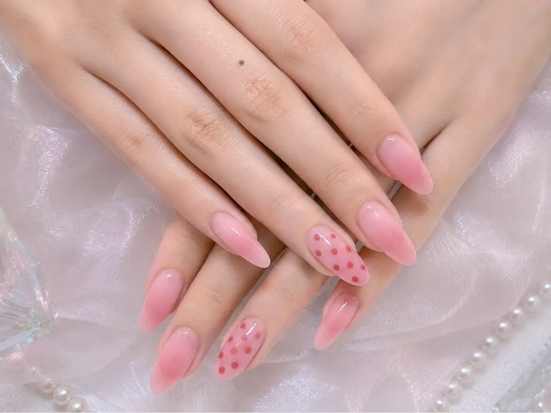 ネイル ドット ピンク ハンドネイル Bianca池袋 🩵Kizunaのネイルデザイン