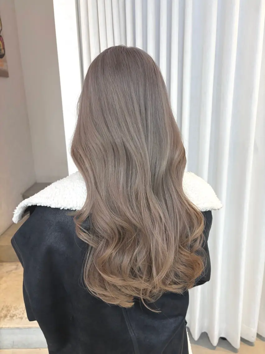 ロング カラー ベージュカラー ホワイトベージュ ヘアカラー 安井まゆ _Box mico.のヘアスタイル