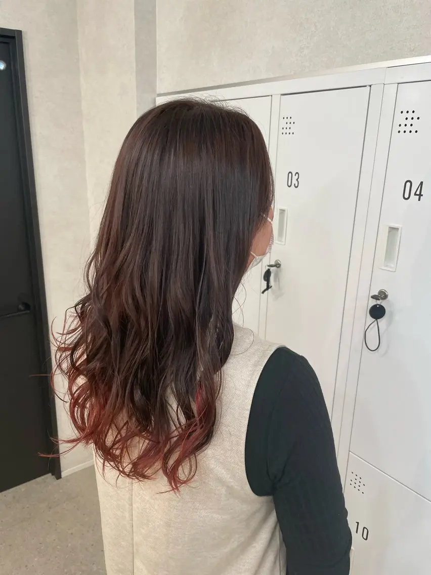 ロング カラー ブリーチ グラデーションカラー オレンジ 植原 遥夏のヘアスタイル
