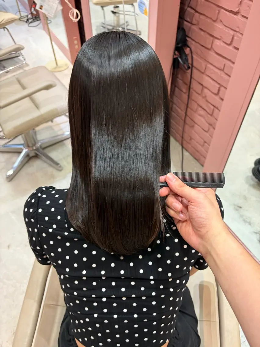 ミディアム 鍋島 平のヘアスタイル
