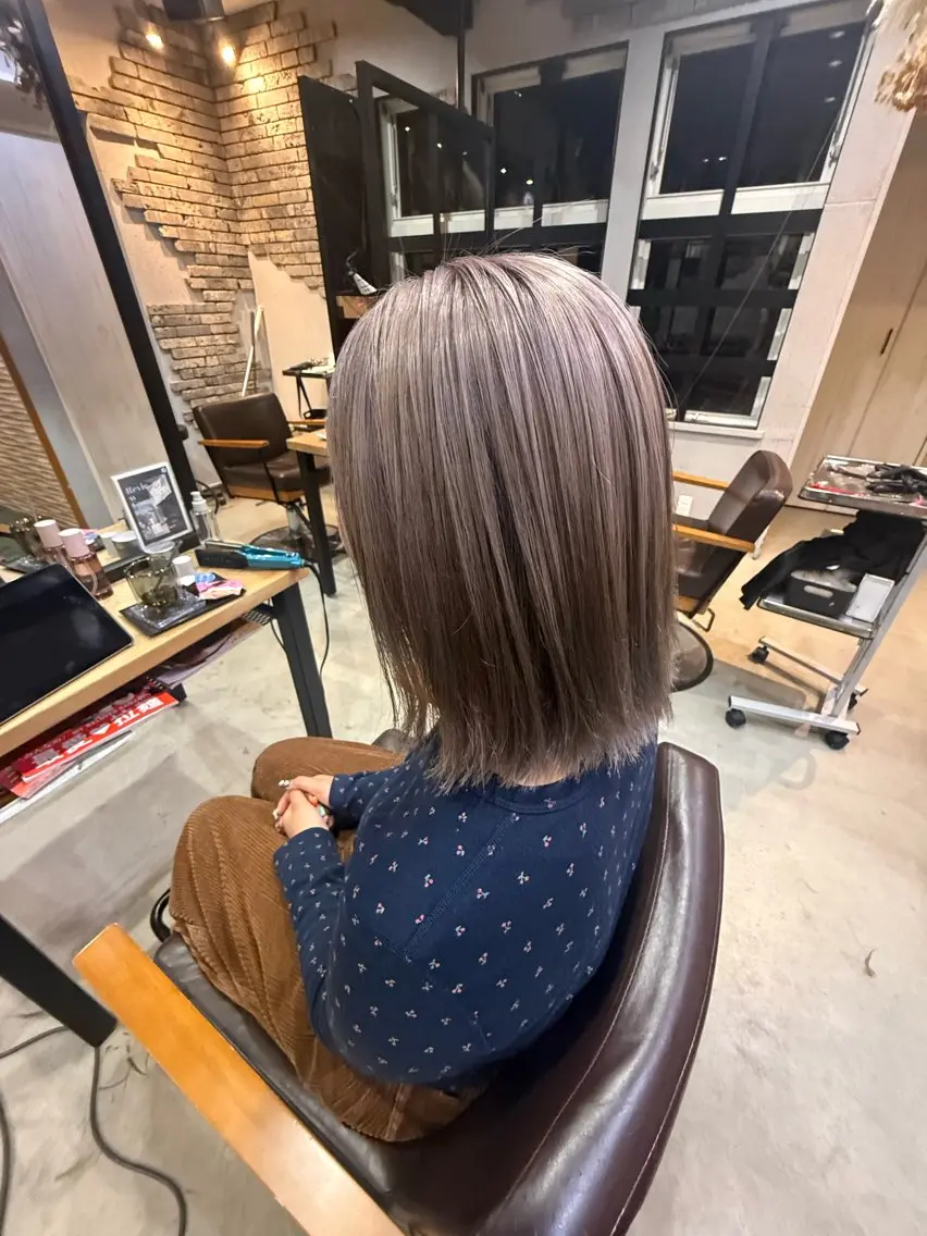 ミディアム バレイヤージュ ブリーチ特化のヘアスタイル