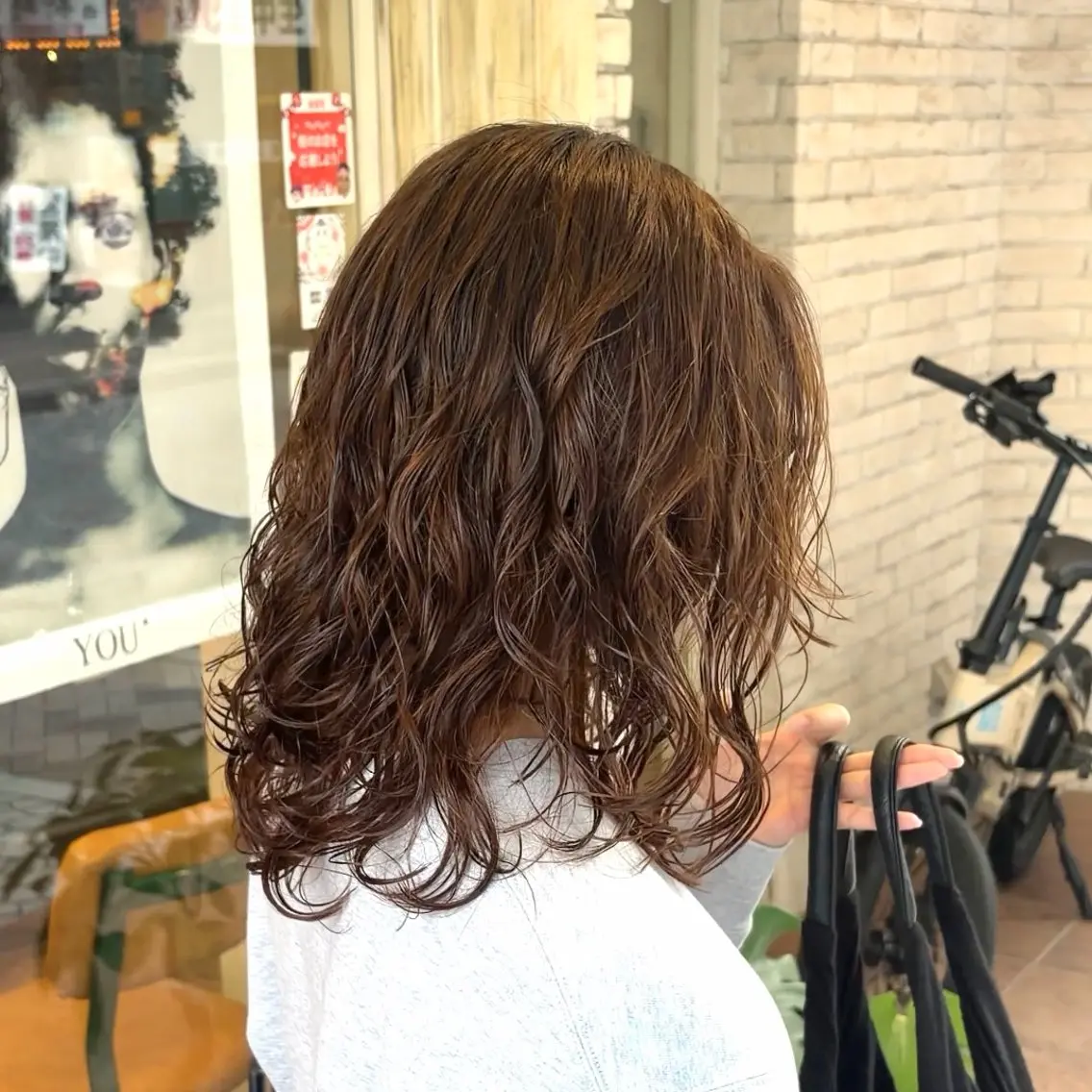 ミディアム パーマ ミディアムパーマ レイヤーカット カット パーマ 横浜パーマ🌐ボブ✨ 暖色カラーもえかのヘアスタイル