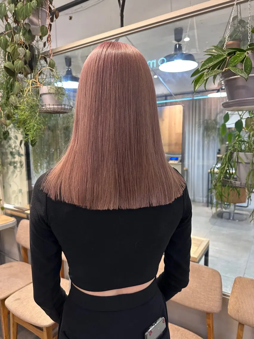 ミディアム カラー ブリーチ ハイトーンカラー ブリーチなしカラー ボブ REINA☁️透明感 カラー/ぷつっと♡のヘアスタイル
