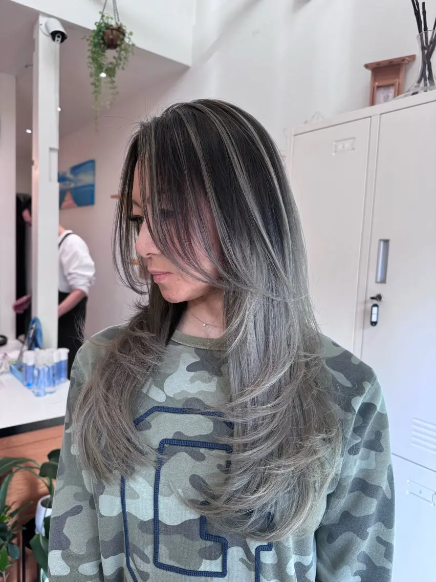 ロング カラー バレイヤージュ レイヤーカット 福井 珠乃のヘアスタイル