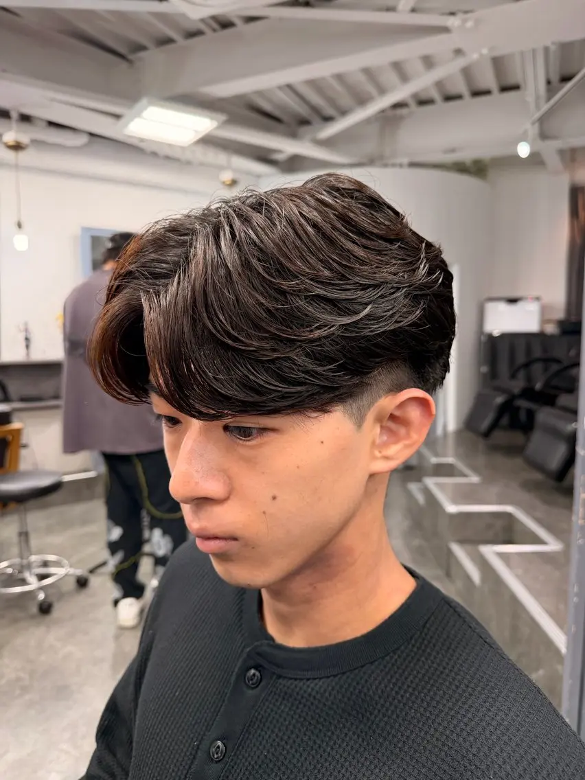 パーマ メンズ カット パーマ 全パーマ特化/センタ ーパート/フェザーのヘアスタイル