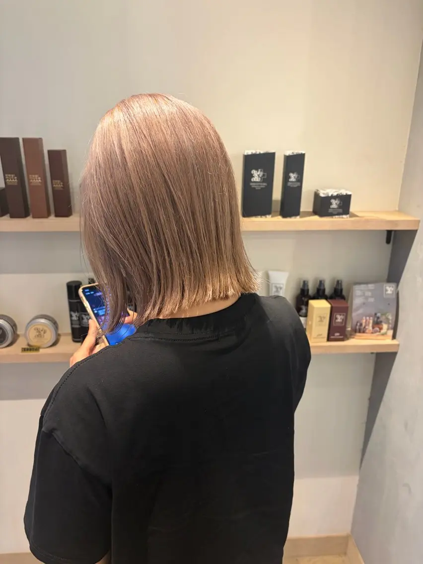 ショート ヘアカラー ROCCO アイナ/ レイヤー透明感カラーのヘアスタイル