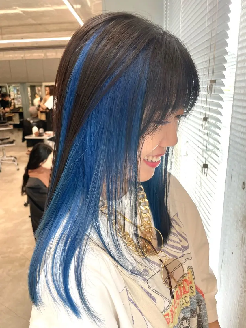 セミロング カラー インナーカラー 推し ブリーチ  髪質改善のヘアスタイル