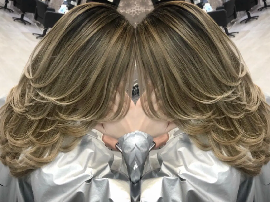 セミロング ハイライト レイヤーカット 𝐍𝐄𝐎 𝐉𝐔𝐑𝐈のネイルデザイン