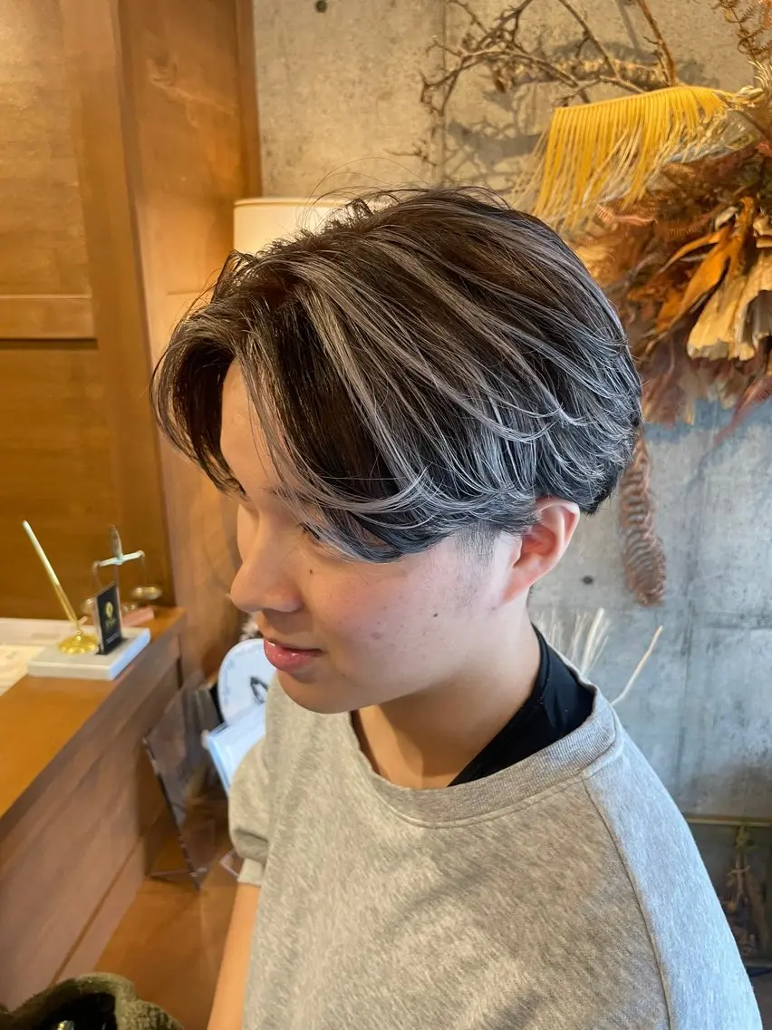 ミディアム ヘアアレンジ メンズ メンズブリーチ メンズメッシュ カット ヘアカラー 宇野 颯太のヘアスタイル