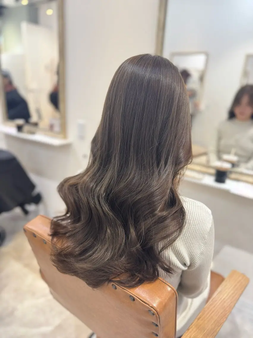 ロング カラー アッシュ アッシュブラウン ベージュカラー 黒髪 ブリーチ 赤み無し柔らかカラー 【梅田】madokaのヘアスタイル