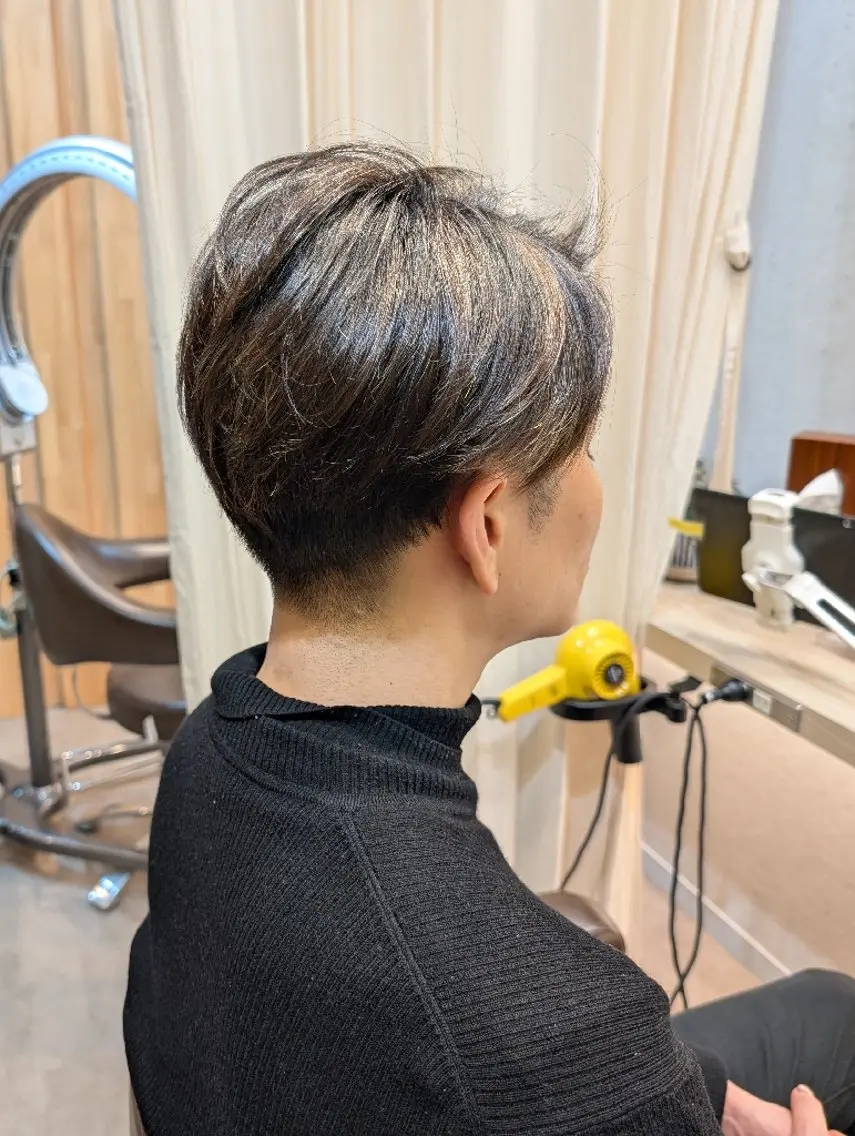 メンズ カラー メンズブリーチ メンズハイライト ブリーチ ハイライトカラー ブリーチなしカラー koto💭 コトのヘアスタイル