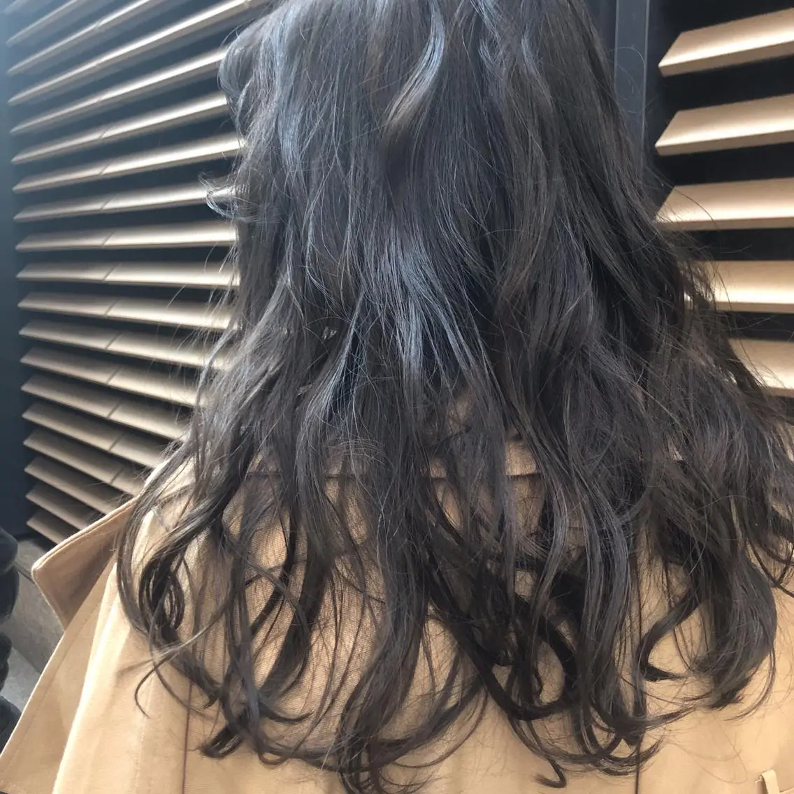 ロング カラー パーマ 大人girly🛋️ 🤍yukakoのヘアスタイル