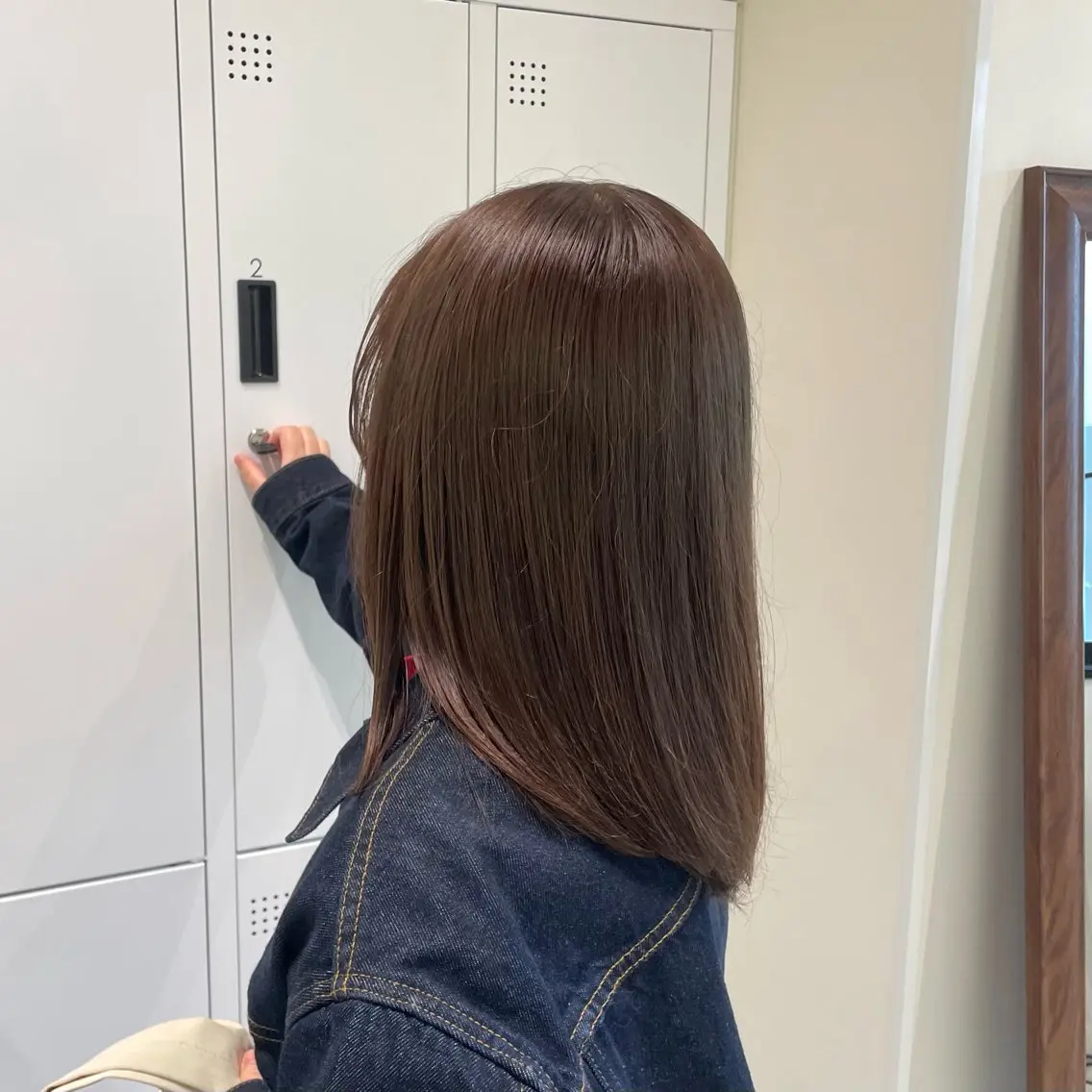 ミディアム カラー ベージュカラー 垢抜け小顔レイヤー オリーブ/スミレのヘアスタイル