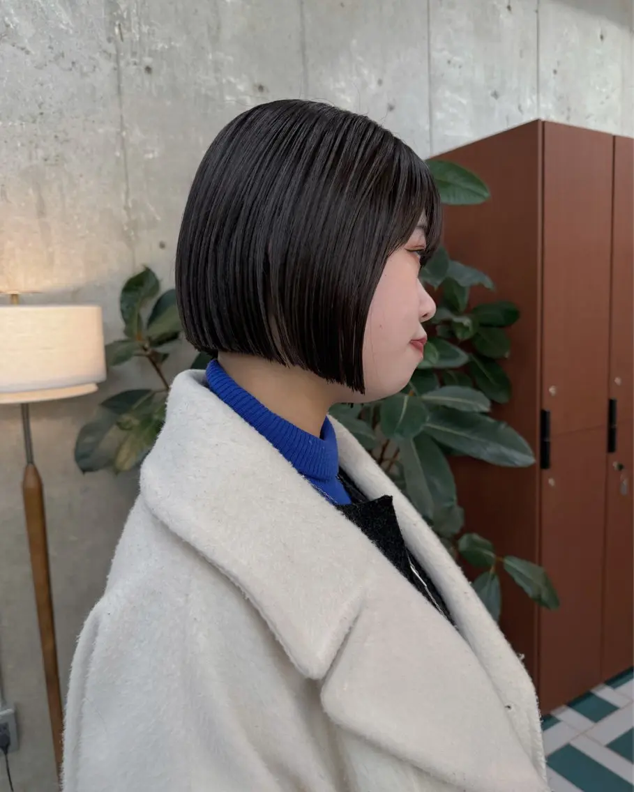ショート 切りっぱなしボブ ボブ カット ヘアカラー トリートメント ボブ/ハイトーン YUIのヘアスタイル