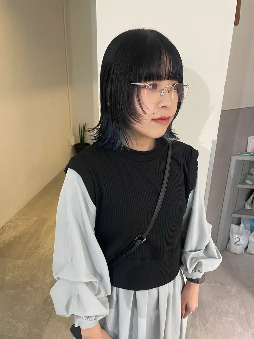 ミディアム カラー ミストバング ブリーチ ブルーカラー ケアブリーチ デザインカラー ヘアカラー トリートメント MIU/ルーツカラー 顔まわりレイヤーのヘアスタイル