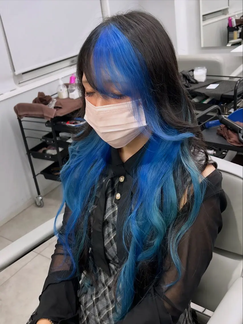 ロング カラー 金曜日インナーカラー モデル募集✨️NOAのヘアスタイル