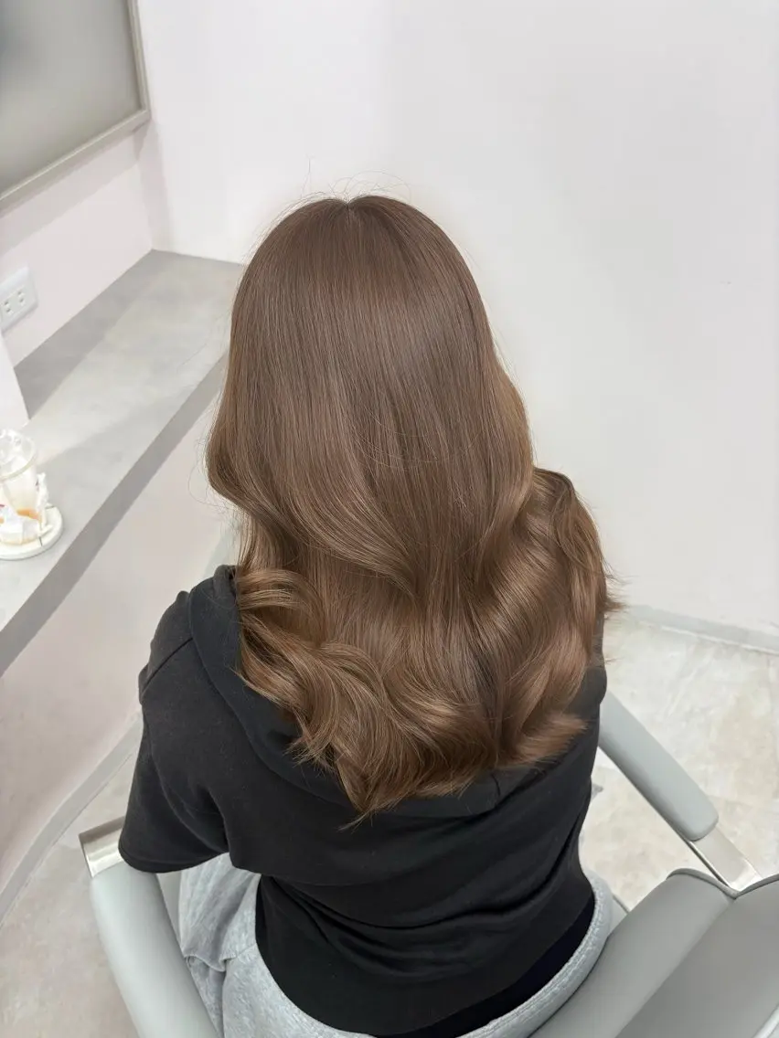 セミロング カラー ベージュカラー オリーブベージュ 心斎橋/透明感カラー / ミサキのヘアスタイル