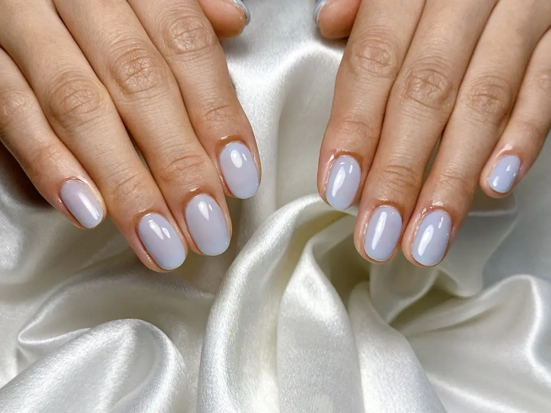 ネイル オーロラネイル フットネイル フレンチネイル ジェルネイル 水色 ハンドネイル kiki nail たまプラーザのネイルデザイン
