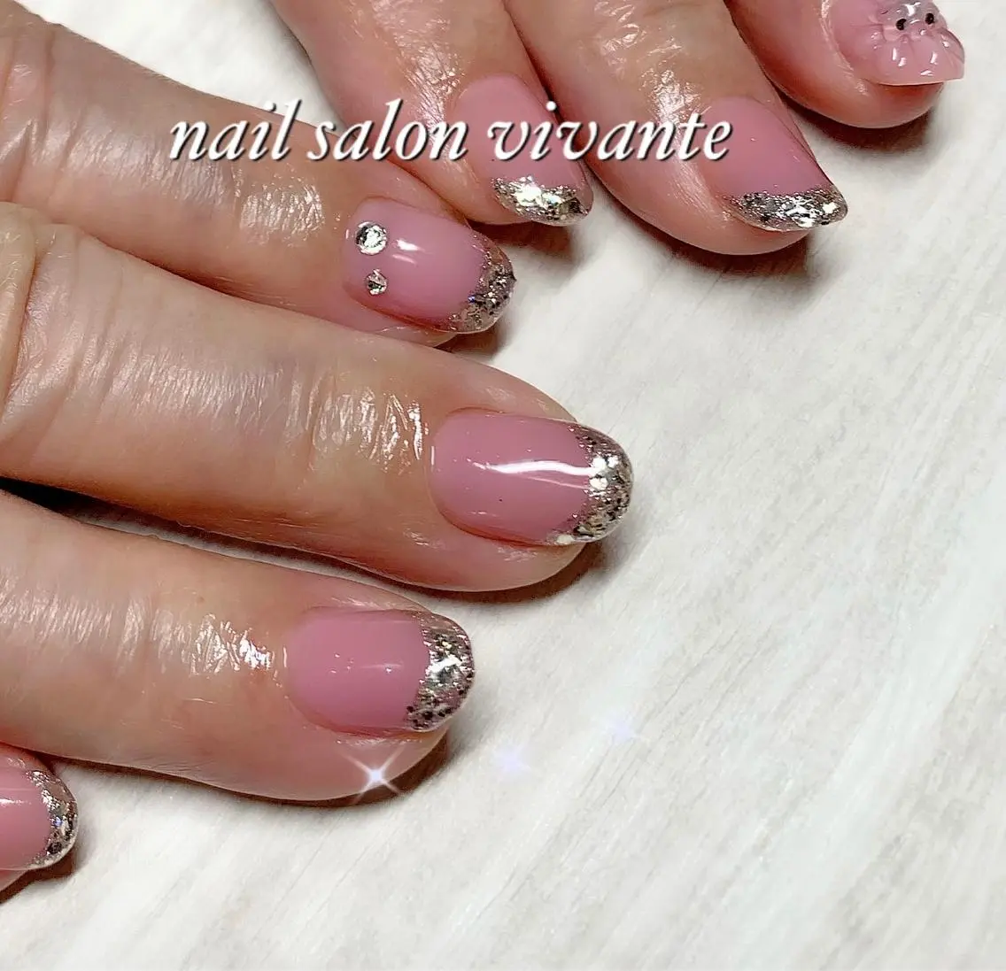 ネイル フレンチネイル ガラスフレンチ キラキラネイル ショートネイル nail salon vivanteのネイルデザイン